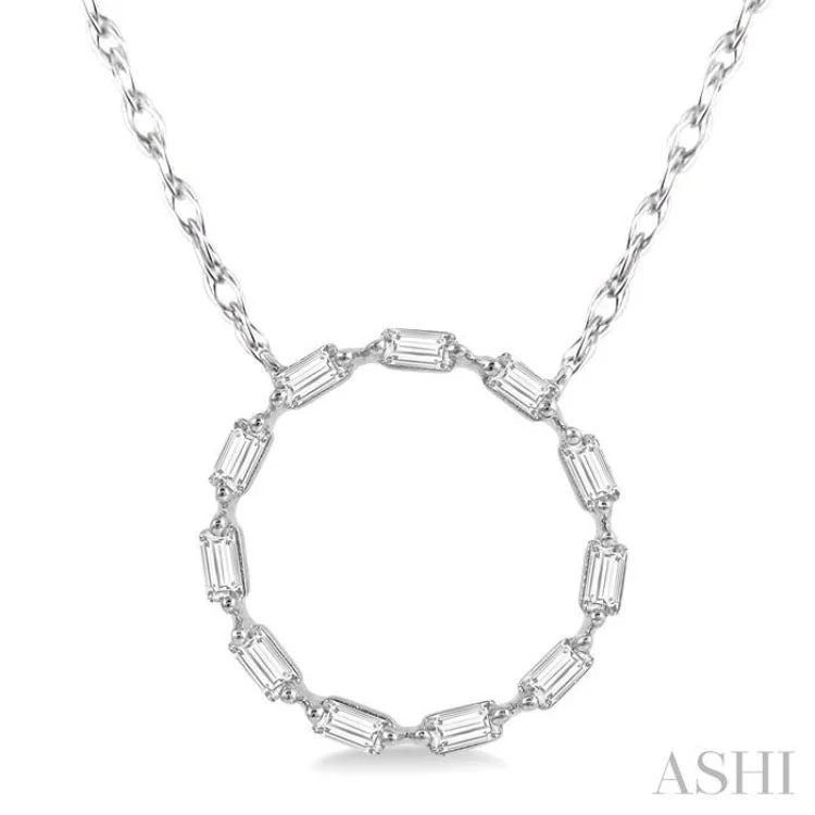 1/4 Ctw Circle Round Cut Diamond Necklace in 14K White Gold