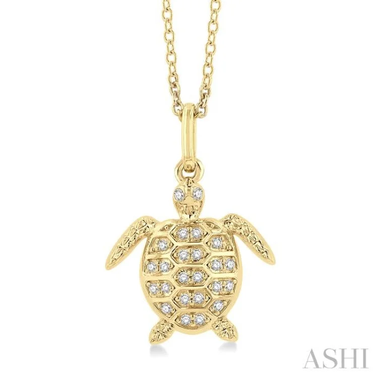 1/10 ctw Petite Sealife Turtle Round Cut Diamond Fashion Pendant With Chain in 10K Yellow Gold