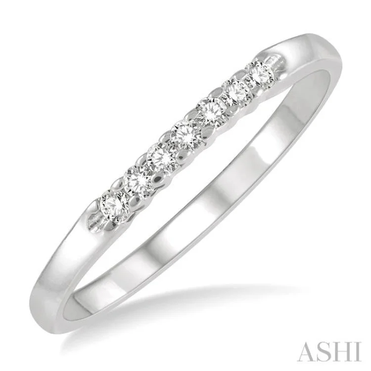 1/10 ctw 7Stones Round Cut Diamond Wedding Band in 14K White Gold