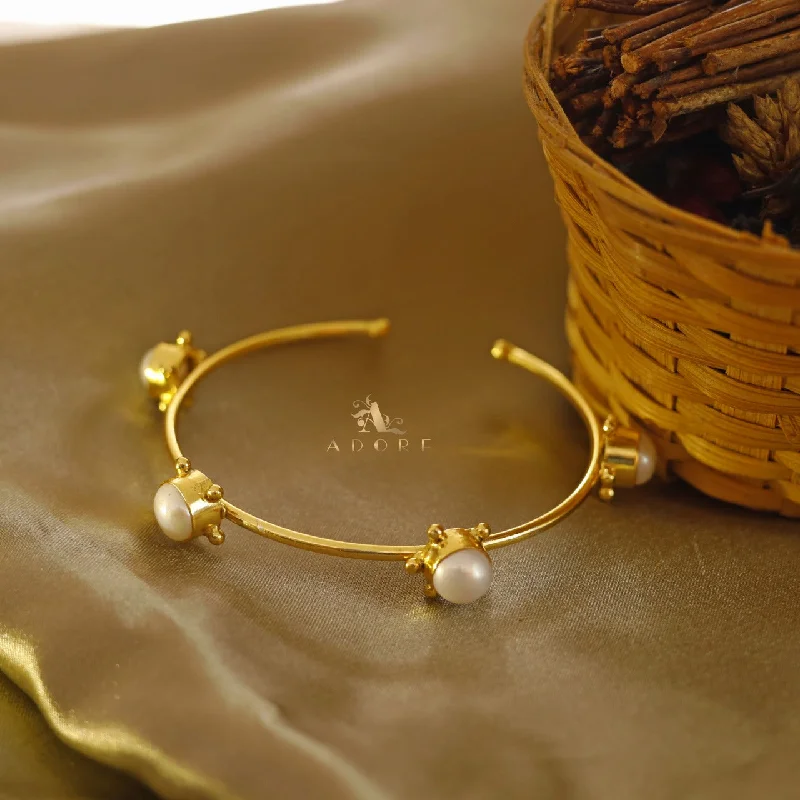 Baroona 4 Pearl Bangle